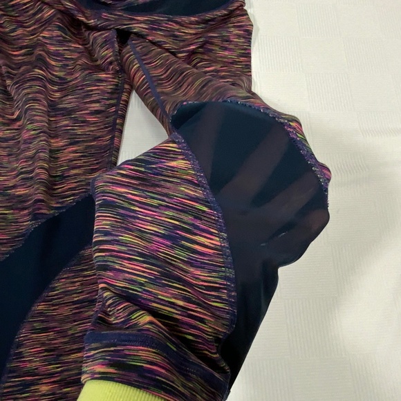 2 Cropped Leggings - Onzie and 90 Degree - Medium - Picture 10 of 12
